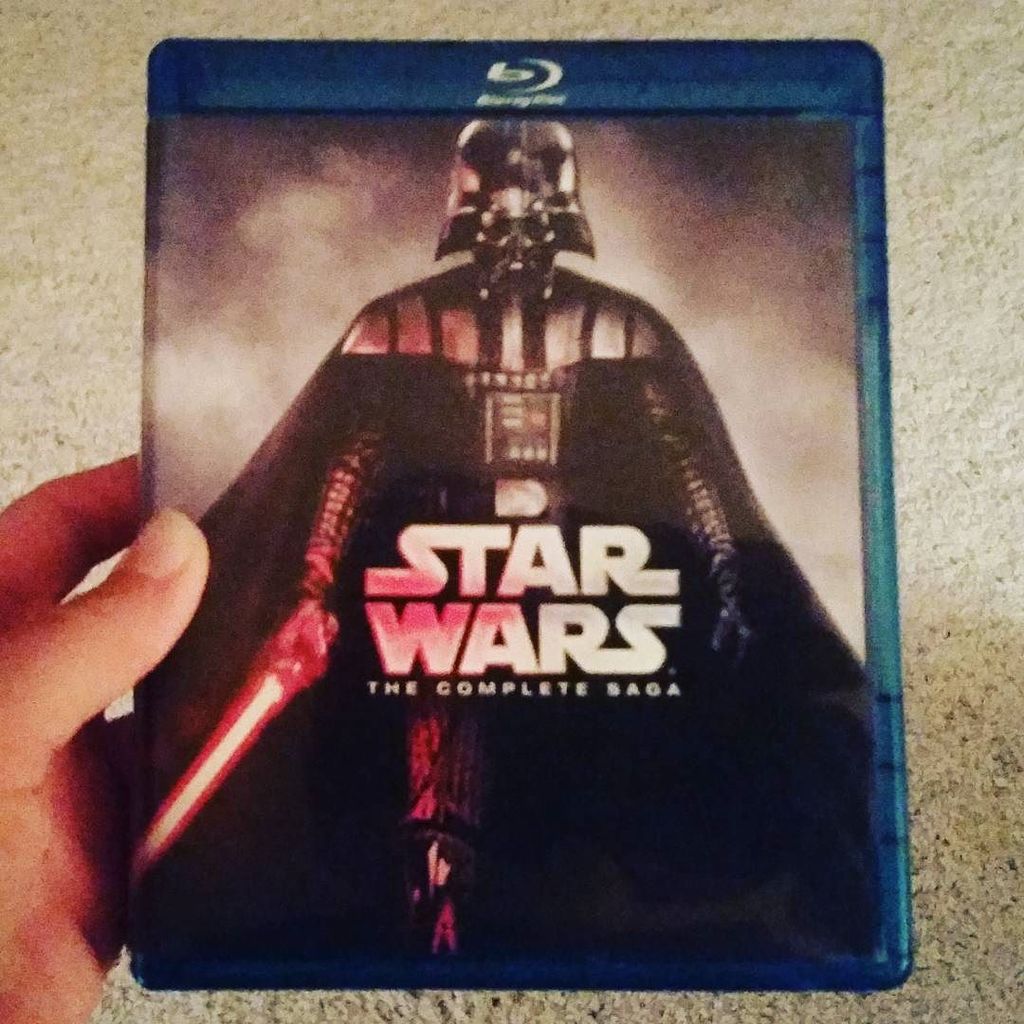 LisaLove9000's tweet photo. Such a great way to spend time with family. Watching #StarWars #machetestyle! https://t.co/FvDw8KrZX2 https://t.co/3Z9YaVdt01