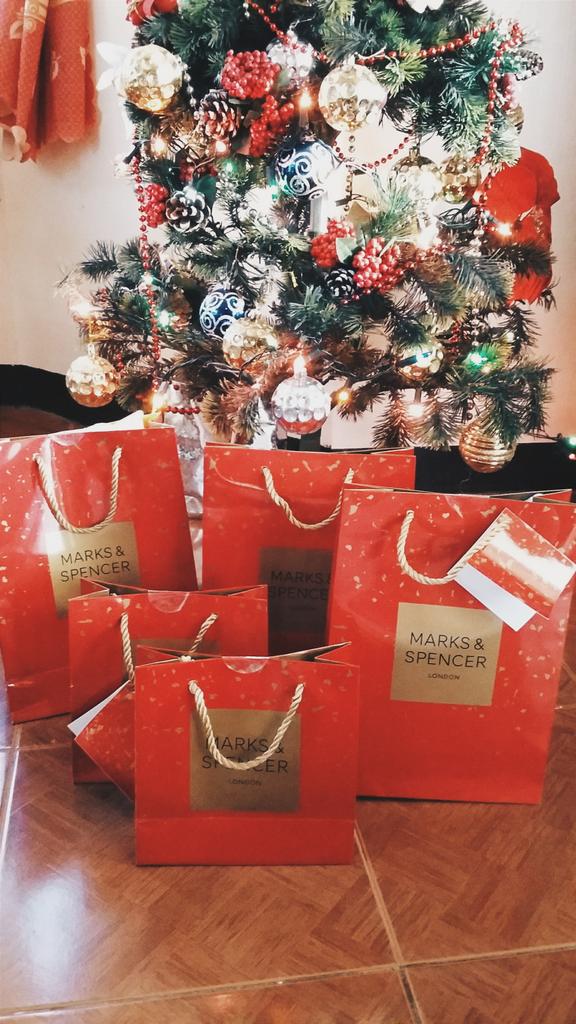 pattypeyra's tweet photo. Marks & Spencer for Christmas! πππ² #Christmas2015 #ChristmasinPH #MerryChristmas #Marks&Spencer @kristelfayep https://t.co/zBTWty2SiD