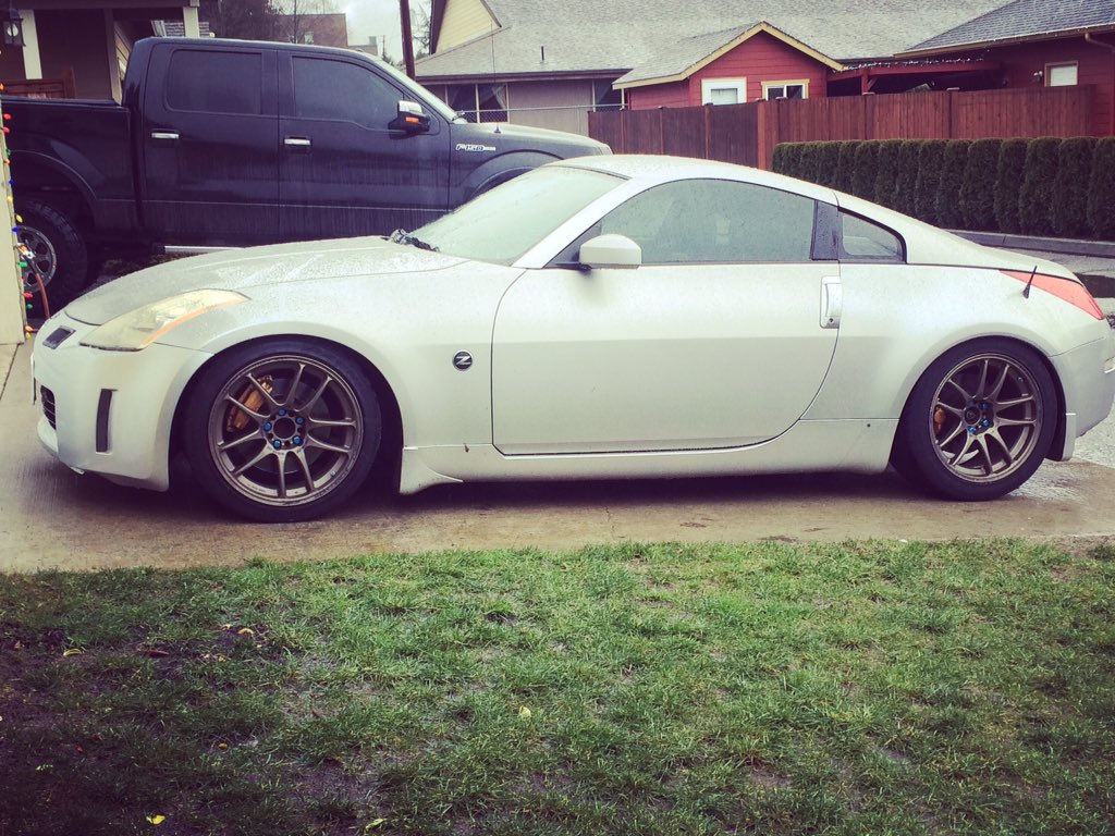 RikerTyler242's tweet photo. I'm proud to own this awesome 350z lol go big I guess 😊 https://t.co/ihZLpa6Q3B