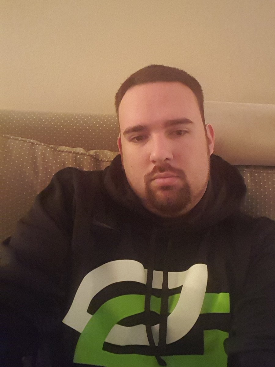 Pride_acee's tweet photo. In my new OG sweatshirt #opticgaming #GreenWall @Nadeshot @OpTicGaming @optich3cz @OpTic_Crimsix https://t.co/CRRLYwPpCf