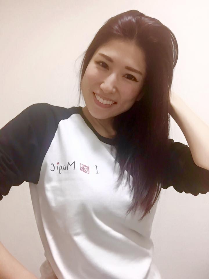AmazingCatsJPN's tweet photo. 本当に本当にお待たせしてしまってすみませんでした❣

やっと完成アメキャTシャツ^^✨

特典付きでお送りしますゃほ～ヾ(*ﾟ∀ﾟ*)ﾉ～ぅ☆

#マジック
#女性マジシャン
#篠原愛梨沙
#Tシャツ
#デザイン
#アメキャ https://t.co/wbrCjHWLuq