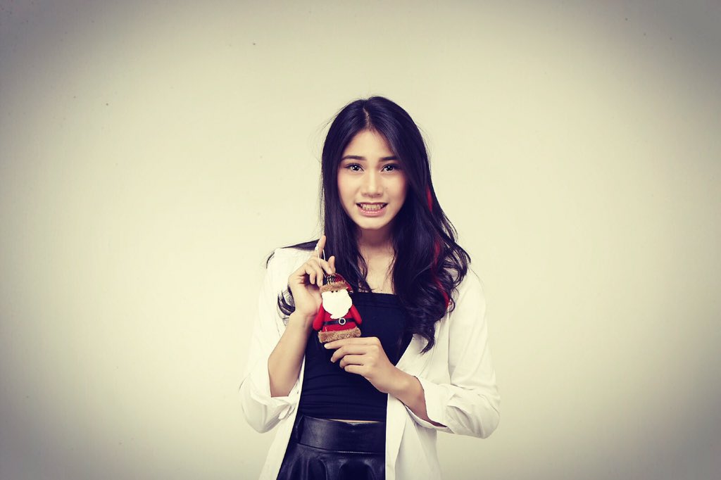JKT48Dreamer's tweet photo. cantik woyy "@Acha_JKT48: Merry Christmas All hahah https://t.co/cfxUc98NS1"