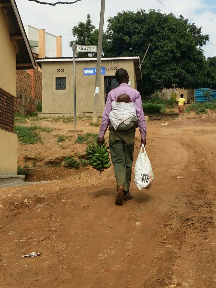 mwasa's tweet photo. Xmas for single parents in Kigali - via KT's @f2sisi https://t.co/gORHUbz8MT