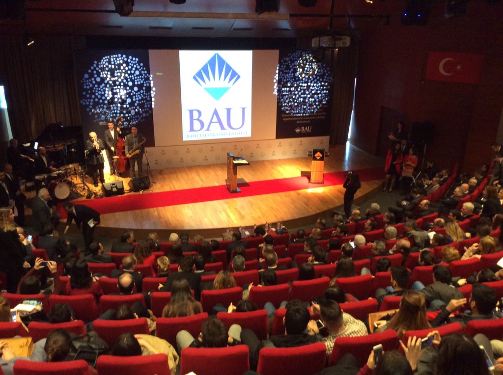 Bahcesehir's tweet photo. BAU tarafından bu yıl beşincisi verilen "Türkiye'ye Değer Katanlar Ödül Töreni yoğun bir katılımla başladı #TDK2015 https://t.co/SsrdTSArY5