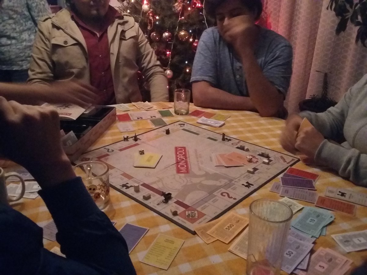 Carlosmosco_'s tweet photo. #Nochebuena #monopolyproblems #BrindoPor https://t.co/JkLoUZ6sQ4