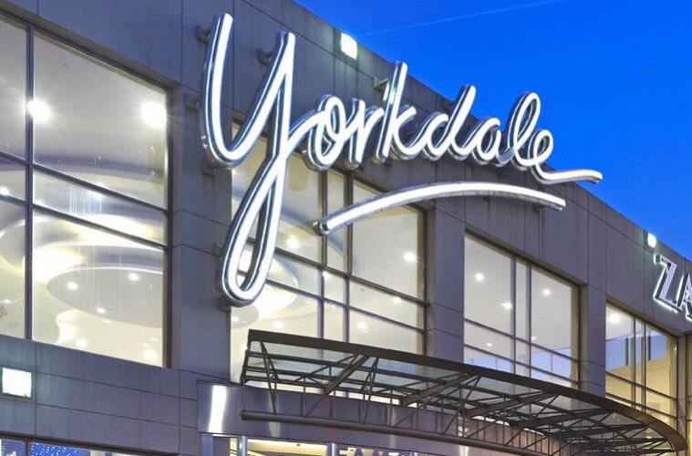 sgh4564's tweet photo. We'll be back with our #Holiday #Party #ENERGY 🎉 #BoxingDay @YorkdaleStyle 8am-10pm JOIN US! 🕶 #SGHYorkdale https://t.co/lSvqedzbBq