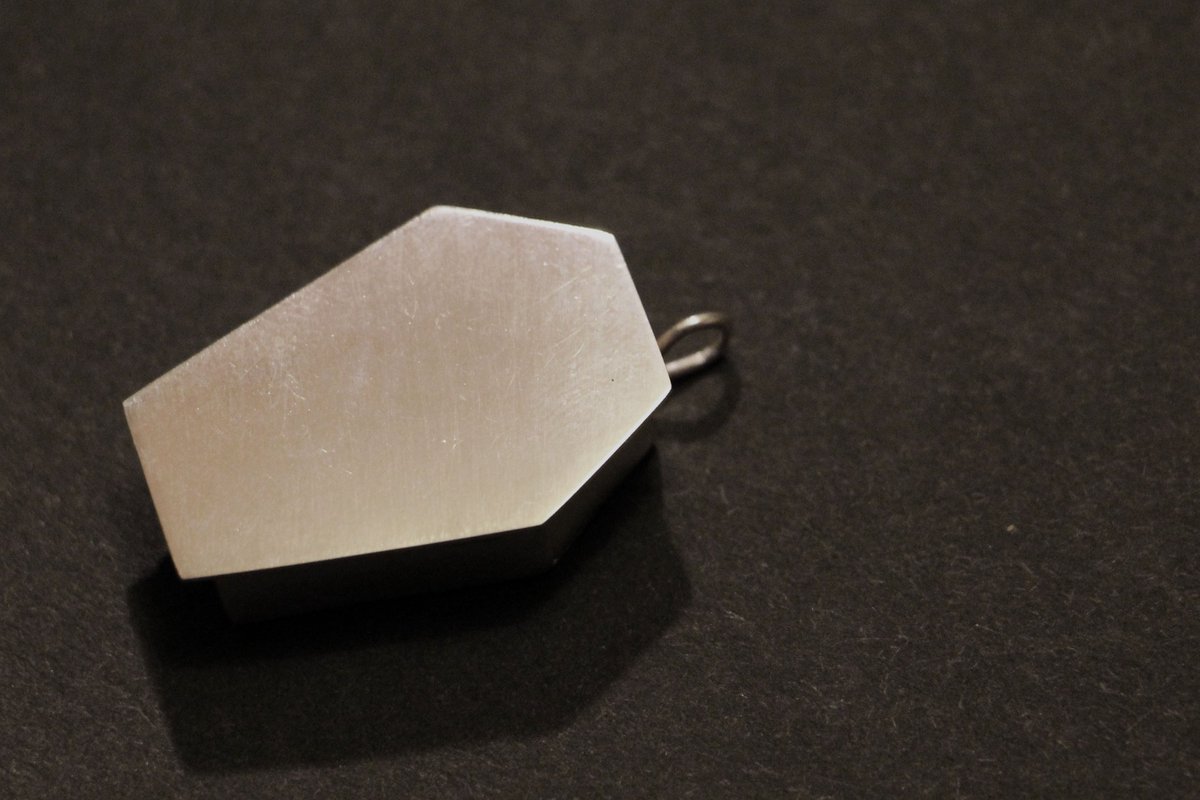 Strawberrywish's tweet photo. Here's the coffin necklace I made for @Juvialmel. #13Ms #metals https://t.co/1wSYzSFk4E