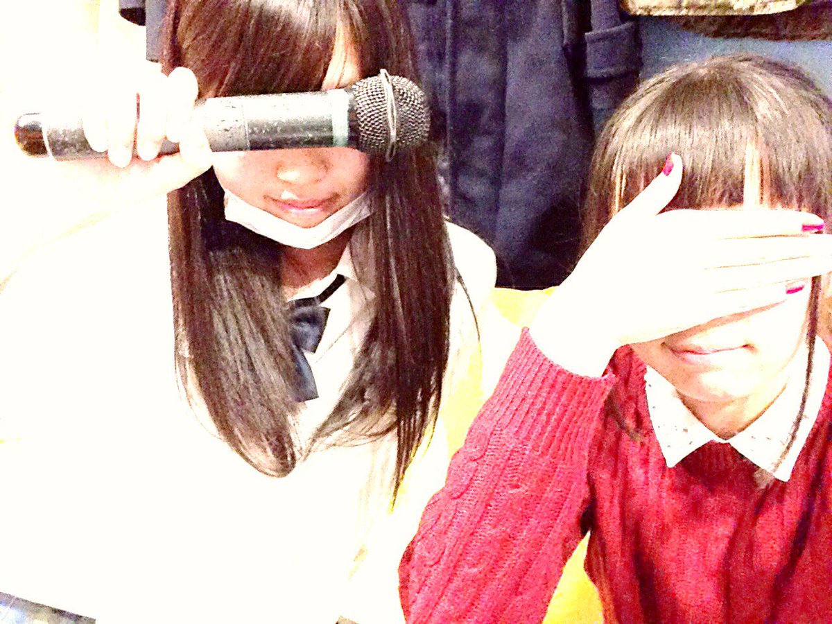 V2_Angel's tweet photo. メリクリ〜🎅🎁💕
みゆきさんは部活後に友達とカラオケ🎤で Xmas Party 🍰✨
我、制服ぅwwwwww https://t.co/b6er9DWWEf