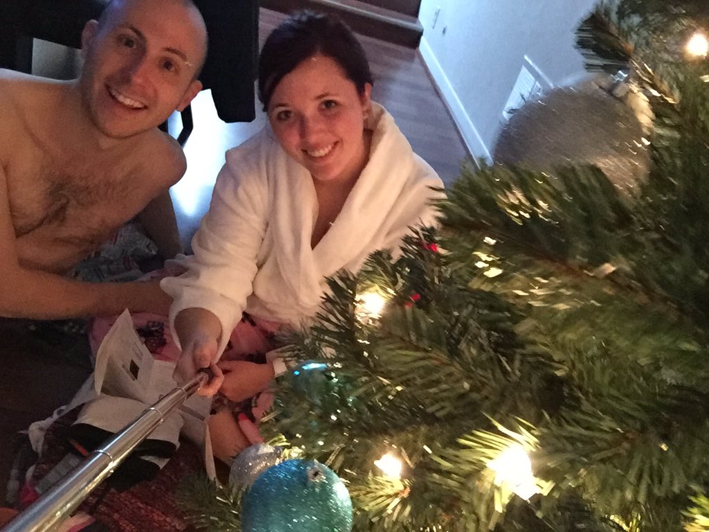 rdigugl's tweet photo. CHRISTMAS!! #selfiestick #newrobe #kipandrachel https://t.co/QokQ2AoBSm