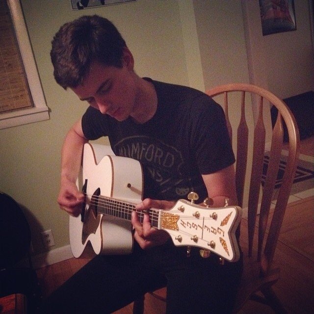 gretsch's tweet photo. RT @terrapin211: The Almighty Falcon. #Gretsch #WhiteFalcon #AcousticGuitars #ElvisAf https://t.co/an2x7ny0O7
