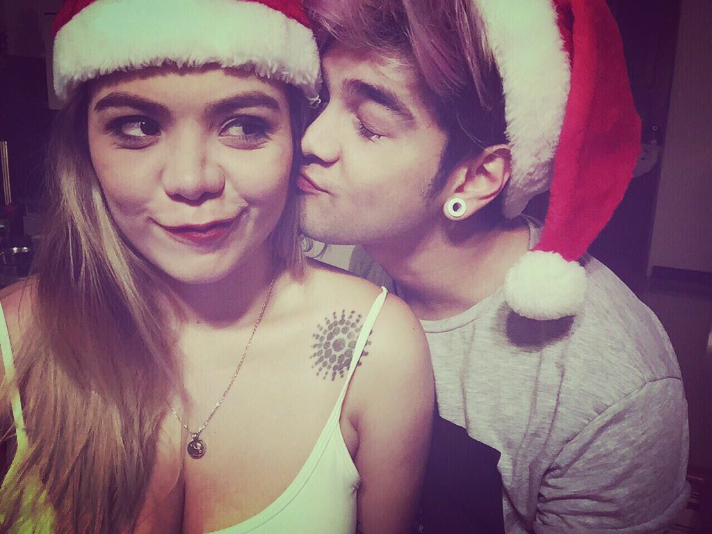 Lasrtajaramillo's tweet photo. Happy Christmas 🌲🌲🌲🎄❄️❄️❄️🎉🐚☃ hermanito del alma @Juanjaramilloe https://t.co/ZxfClYiR1D