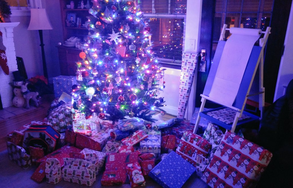 sparsonsATHS's tweet image. 1:21am finally done... 🎅 sure doesn't get to enjoy a good night's sleep very often #SantaProblems