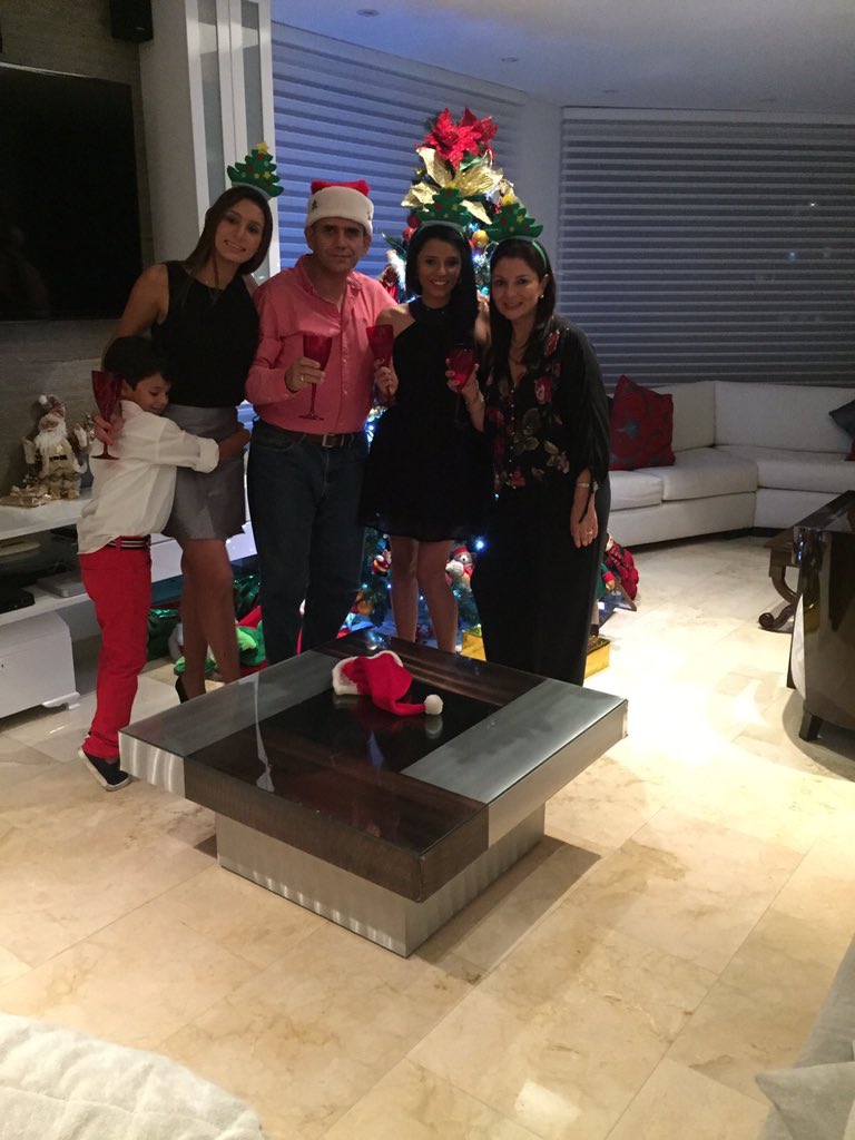 natyecheverry's tweet photo. #christmastime https://t.co/MBDTeNIfKZ