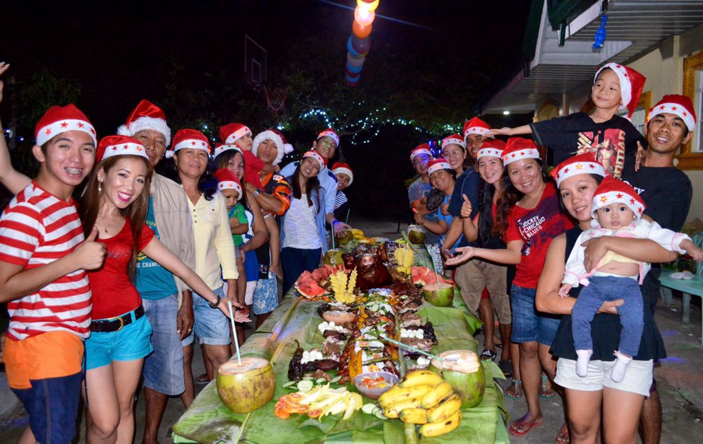 ronrants's tweet photo. Lechon learned: Family is everything. #Pasko2015 #lovelocal #boodleboodlegang https://t.co/1yDK5rpn4K