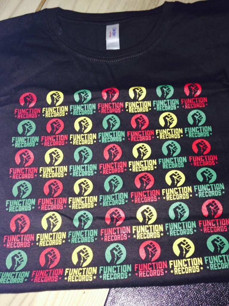 MaryAnneHood86's tweet photo. Another #Dnb #tee ๐๐ #MerryChristmas #functionrecords https://t.co/Sr2x2a6wOp