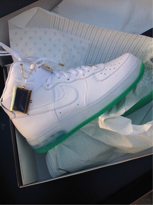 Real quick- Just wanted to say Merry Christmas to <a href="/ImmoralPoison/">𝐁𝐞𝐚𝐮𝐭𝐢𝐟𝐮𝐥 𝐕𝐢𝐩𝐞𝐫—𝐀𝐥𝐢𝐜𝐞𝐧𝐚•</a>, you're the best, baby girl.