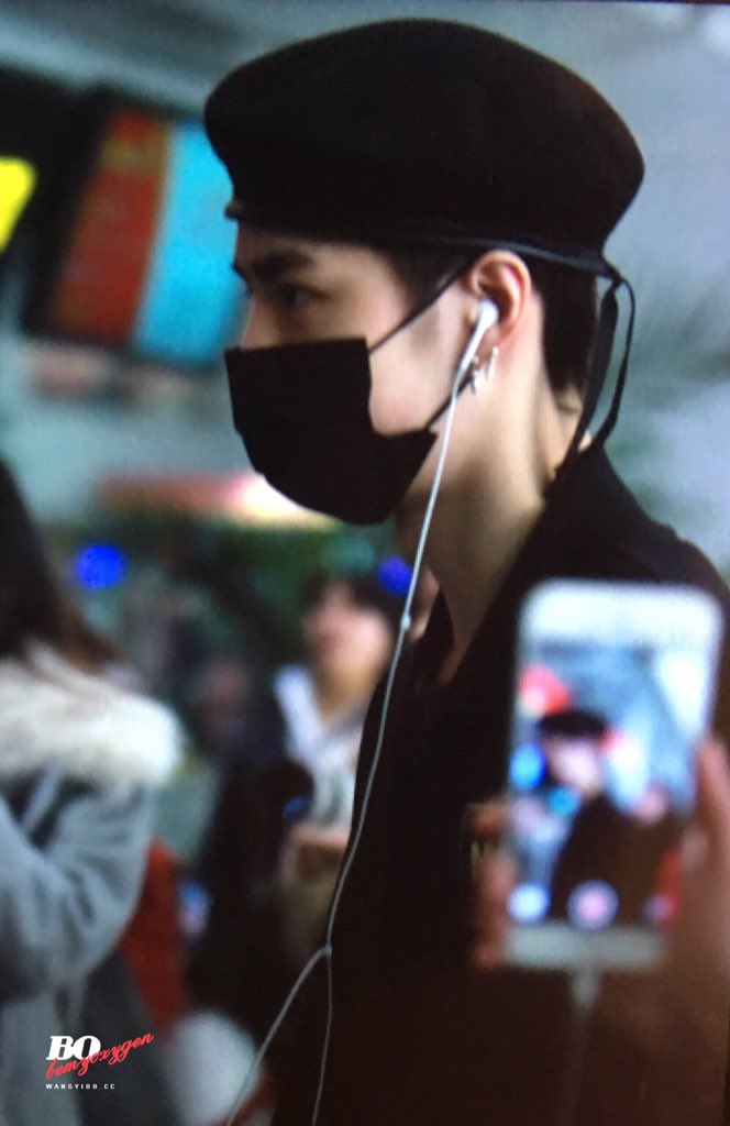 19970805com's tweet photo. 151225 PEK PREVIEW #유니크 #UNIQ #YIBO #이보 MERRY CHRISTMAS 🎄🎄 https://t.co/2FHZDuuTrA