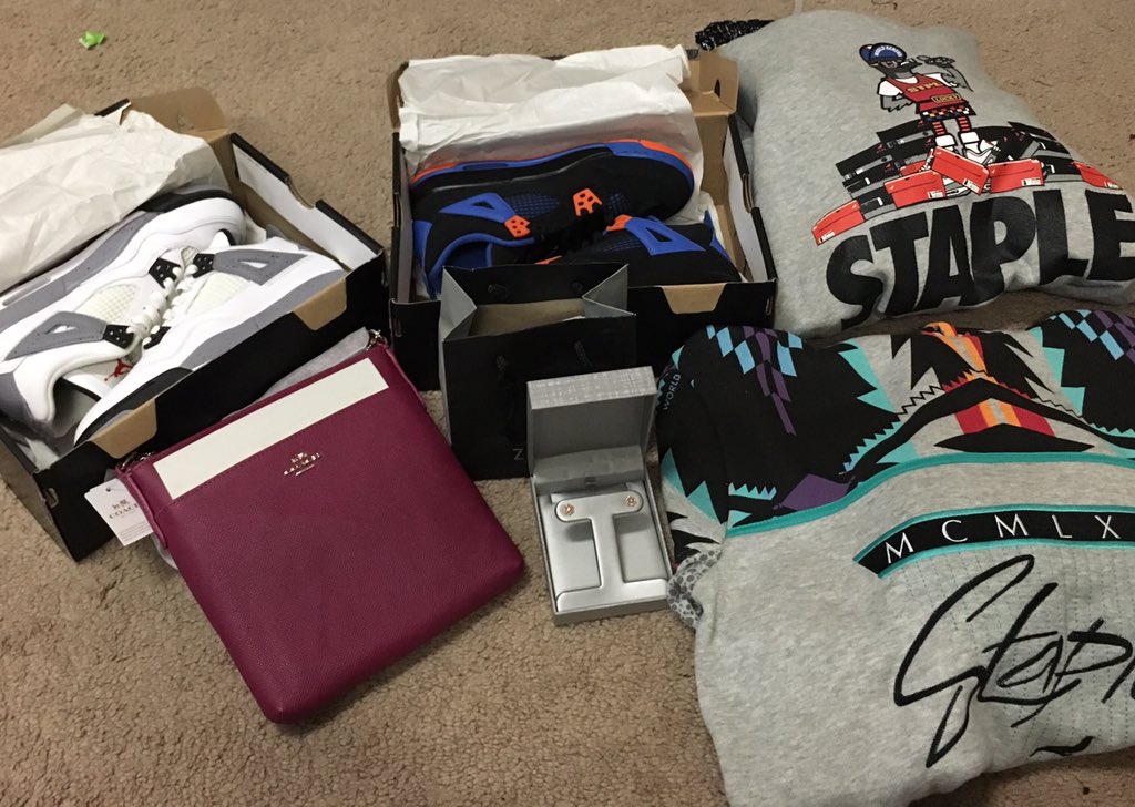 madiimunchkin's tweet photo. Thanks for making my Christmas the best ❤️ @xCheeno #cement4s #cav4s #zales #coach #phatkaps https://t.co/Oy5KUZe25R