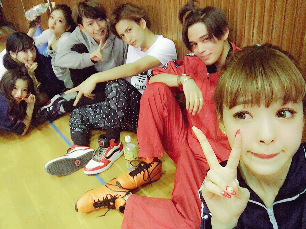 バトシン Popの撮影で バスケしてきたー ヘトヘトの後の写真です笑 いやーーまぢバスケ楽しい ちょんまげはニコルがしてって言うてきたから やってあげました O 笑 次は原宿で アメスタあるよ 楽しみ O T Co Gsmdmviuxg バトシン Popの撮影で バスケしてきたー ヘトヘトの後の写真です笑 いやーーまぢバスケ楽しい ちょんまげはニコルがしてって言うてきたから やってあげました O 笑 次は原宿で アメスタあるよ 楽しみ O T Co Gsmdmviuxg