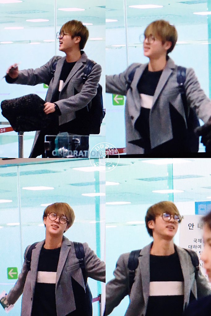 improving_Jin's tweet photo. 151225 김포공항 입국 
@BTS_twt #석진 #Jin #방탄소년단 
Merry merry Christmas🎄👼💕🎅🌟 https://t.co/9cM2YsJcRq