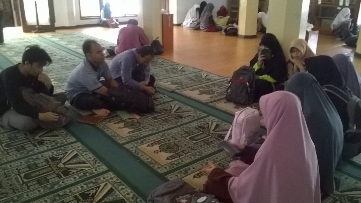 Rapat para mujahid dan mujahidah di jalan Allah
#semoga mendapat keberkahan :)
#hamasah