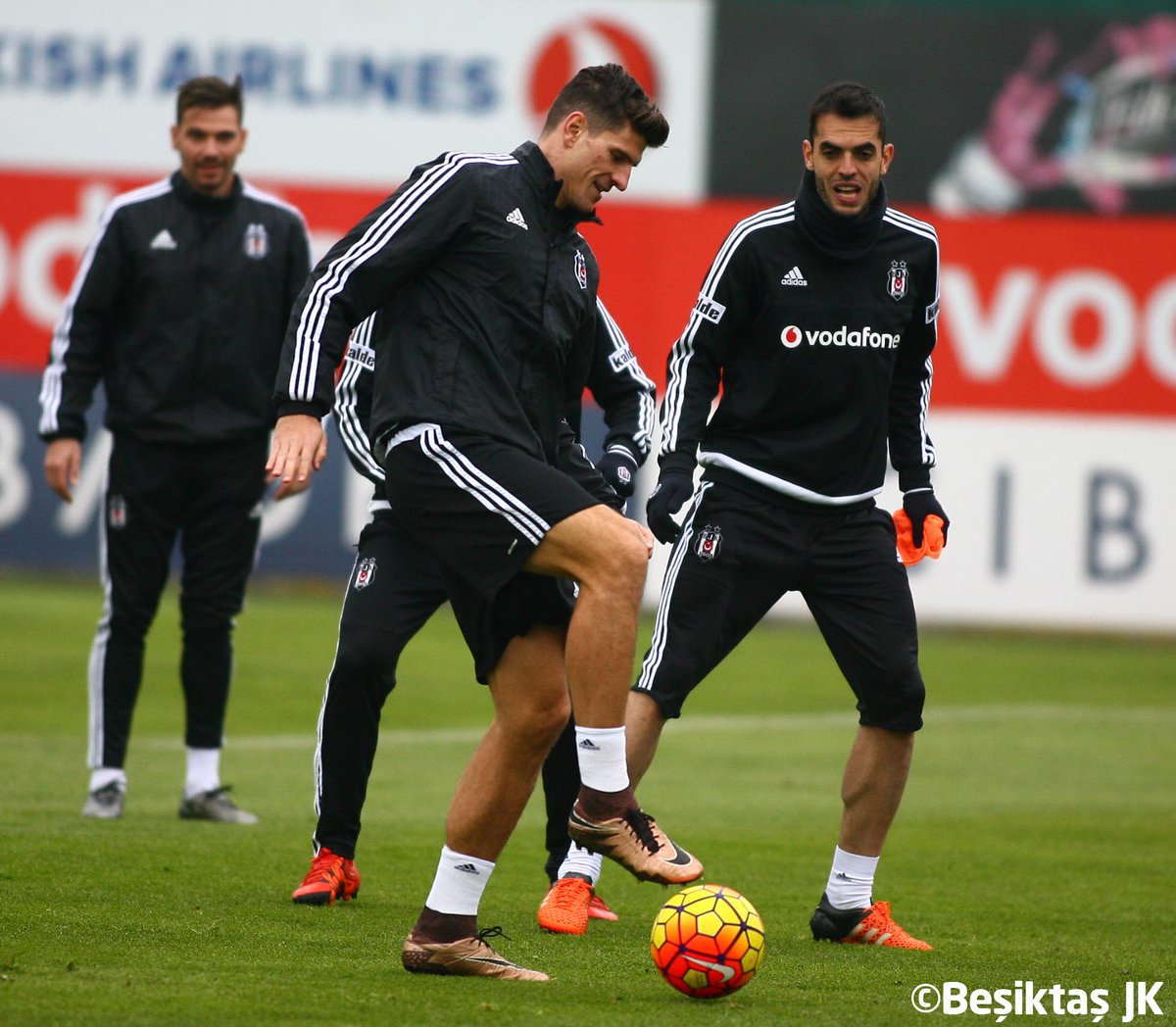 Besiktas's tweet image. Beşiktaşımız, T. Konyaspor maçı hazırlıklarını yarın yapacağı idmanla tamamlayacak ve kampa girecek.

#Beşiktaş