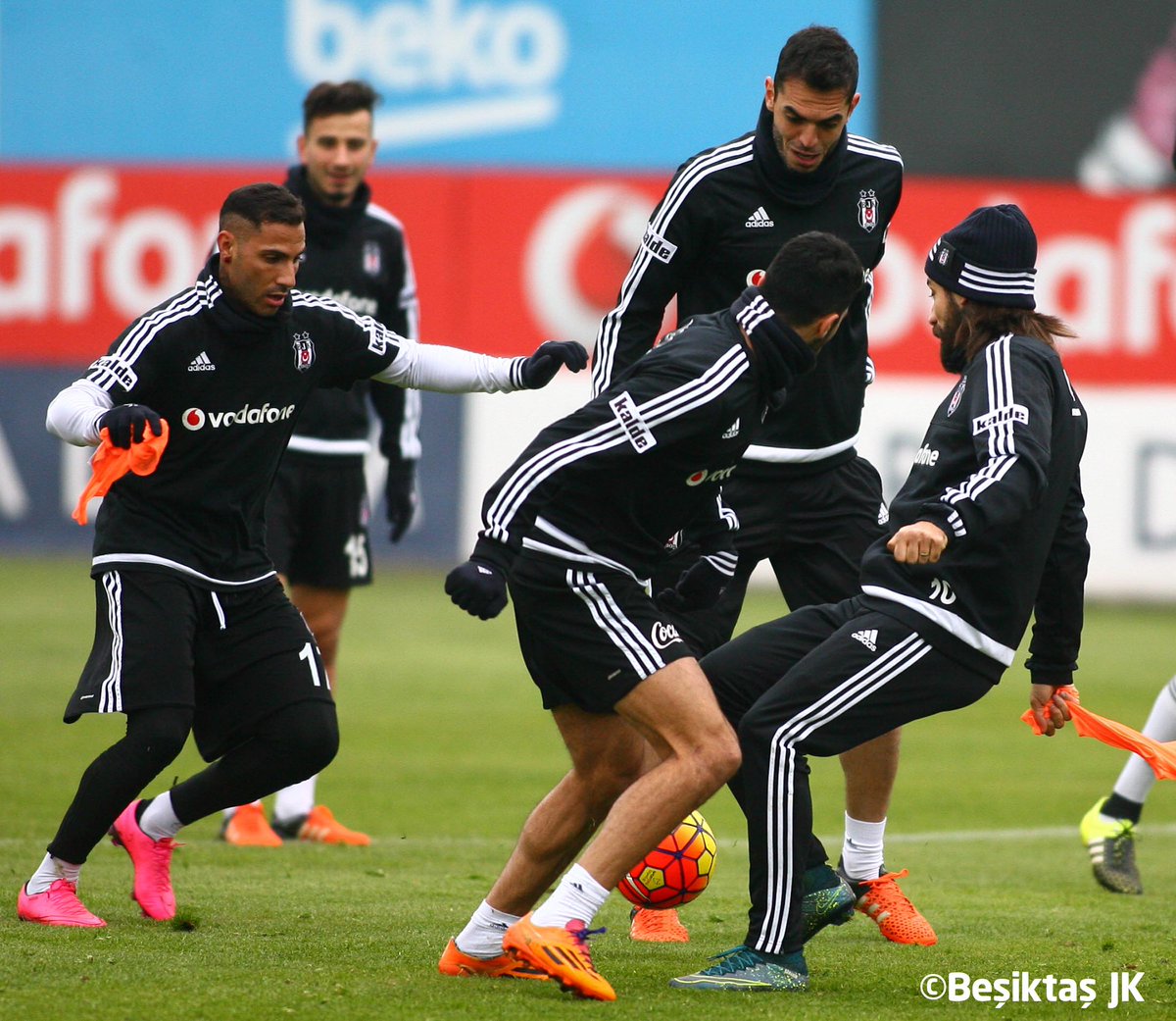 Besiktas's tweet image. Beşiktaşımız, T. Konyaspor maçı hazırlıklarını yarın yapacağı idmanla tamamlayacak ve kampa girecek.

#Beşiktaş