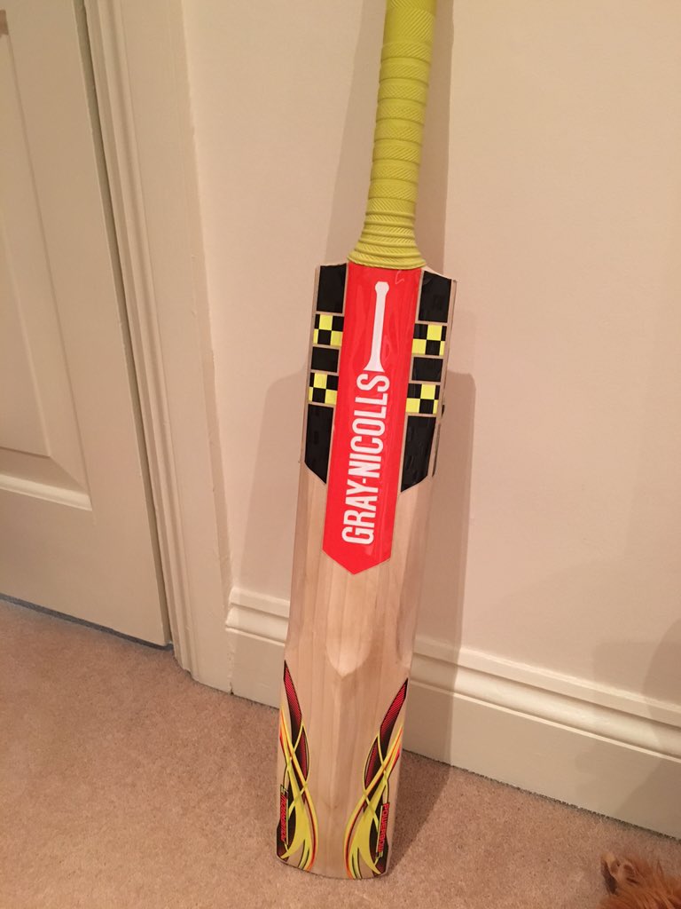 Who wants one of my <a href="/graynics/">Gray-Nicolls</a> #PowerbowNemesis ? RT &amp; Like I'll pick someone later 🙌🏼 Happy Xmas 👌🏼