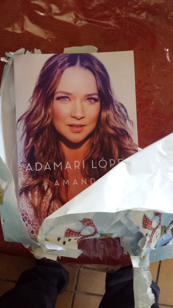 1RichardCross's tweet photo. @AdamariLopez ....asi me recibio Santa en mi casa... te amamos Reina https://t.co/YjCnef1M4Y