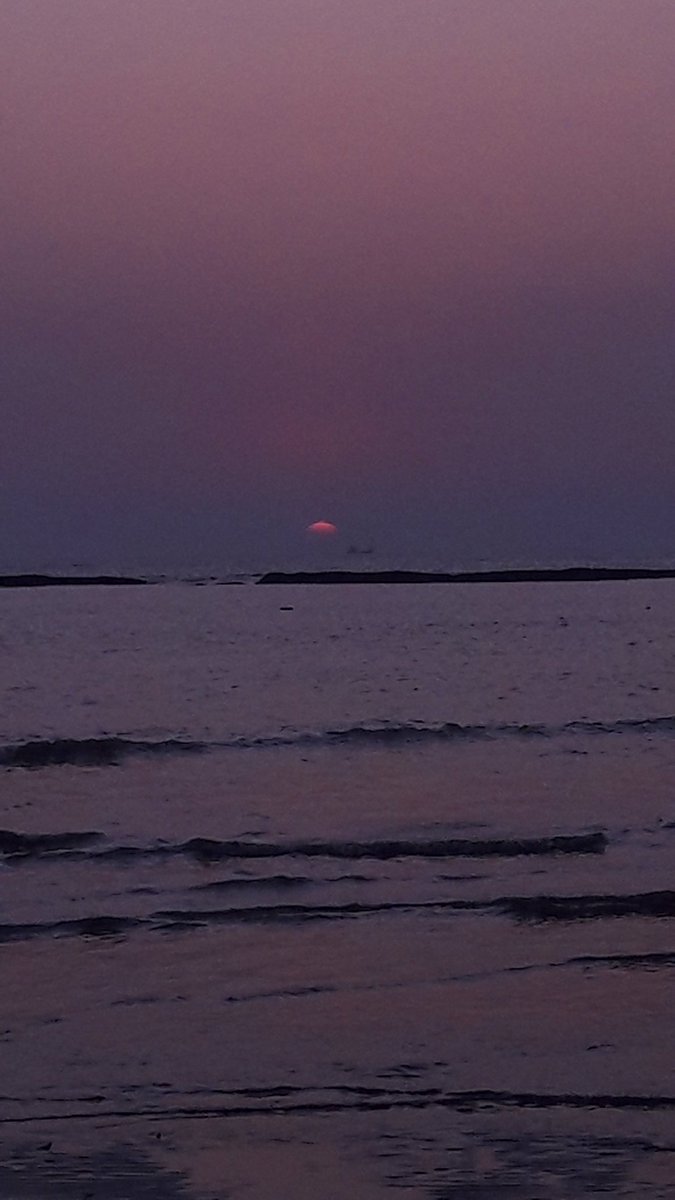 OhMyKohli_18's tweet photo. #SunsetAtBeach #Alibaug https://t.co/bkdpBulXRc