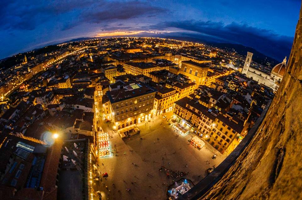 Until December 27, the F-Light festival offers light games, videomapping and guided tours: bit.ly/FLightFest