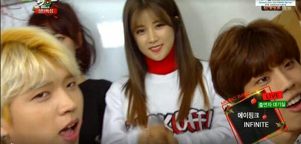 Rongfanbase's tweet photo. [CAPS] 151225 Chorong at Backstage Interview on KBS Music Bank Christmas Special #MR https://t.co/4OYKXBUIHs