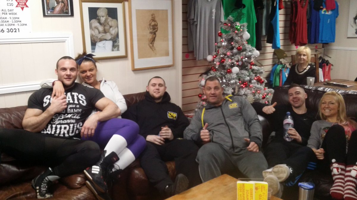 pat_pw's tweet photo. Xmas day with the gang @alteredimagegym @Mattwilcock30 @nutrition_2_win @putresza 😎 👍 https://t.co/uGMTr65pkc