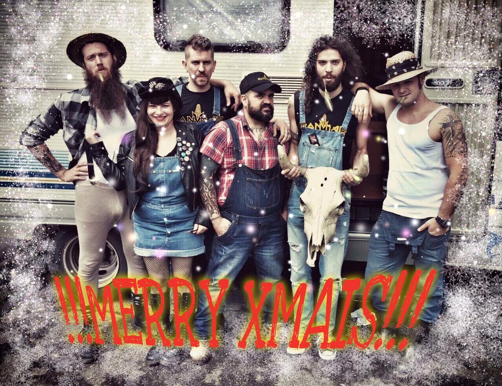 IRON_MAIS's tweet photo. #BuonNatale #IronMais #PannocchiaGirls https://t.co/4djXkVHKsb