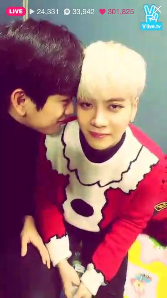 Alinrat1994's tweet photo. จินยองทำอาราย แจ็คน่ารัก หน้าฟัดแก้มใช้ป่ะ #Junior #jackson #jinson #jujack https://t.co/6MIlkuSO0k