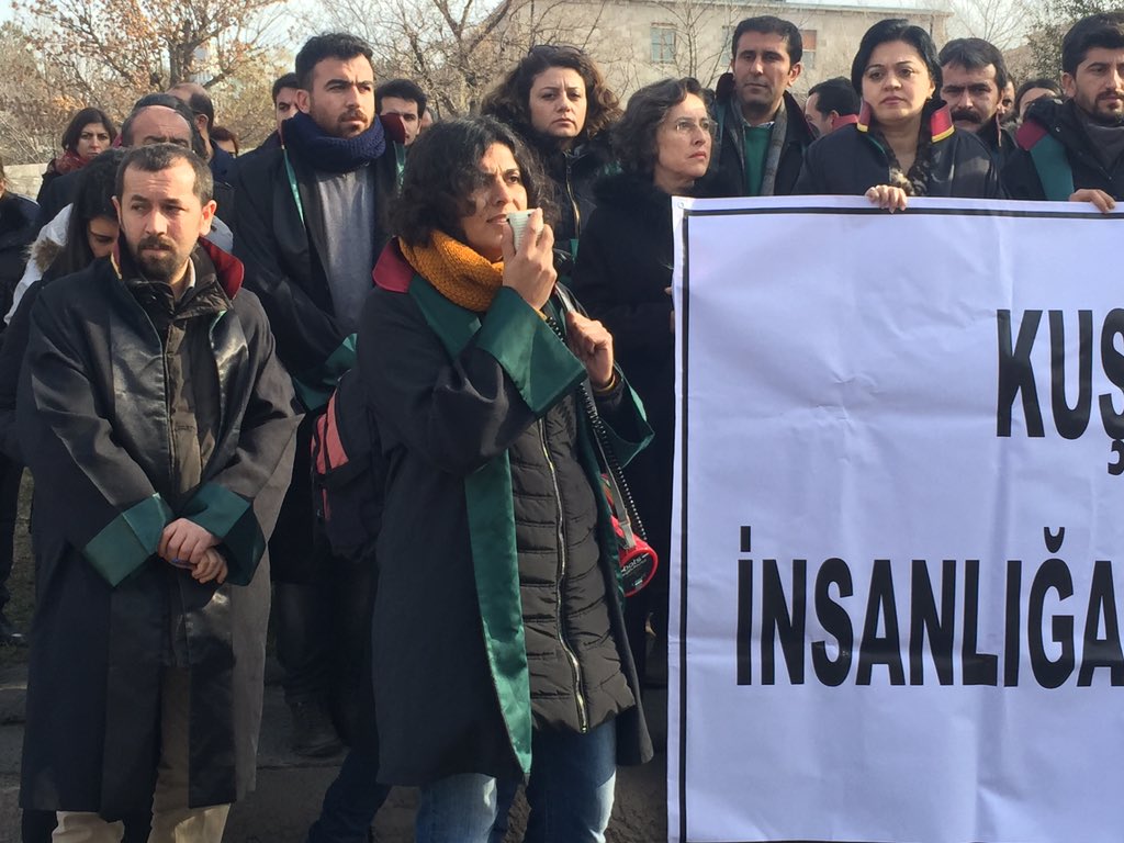 ohd_istanbul's tweet photo. TBMM önündeki basın açıklamamız başladı.
#SokagaCıkmaYasaklarıKaldırılsın https://t.co/bk0g1Hk0KR