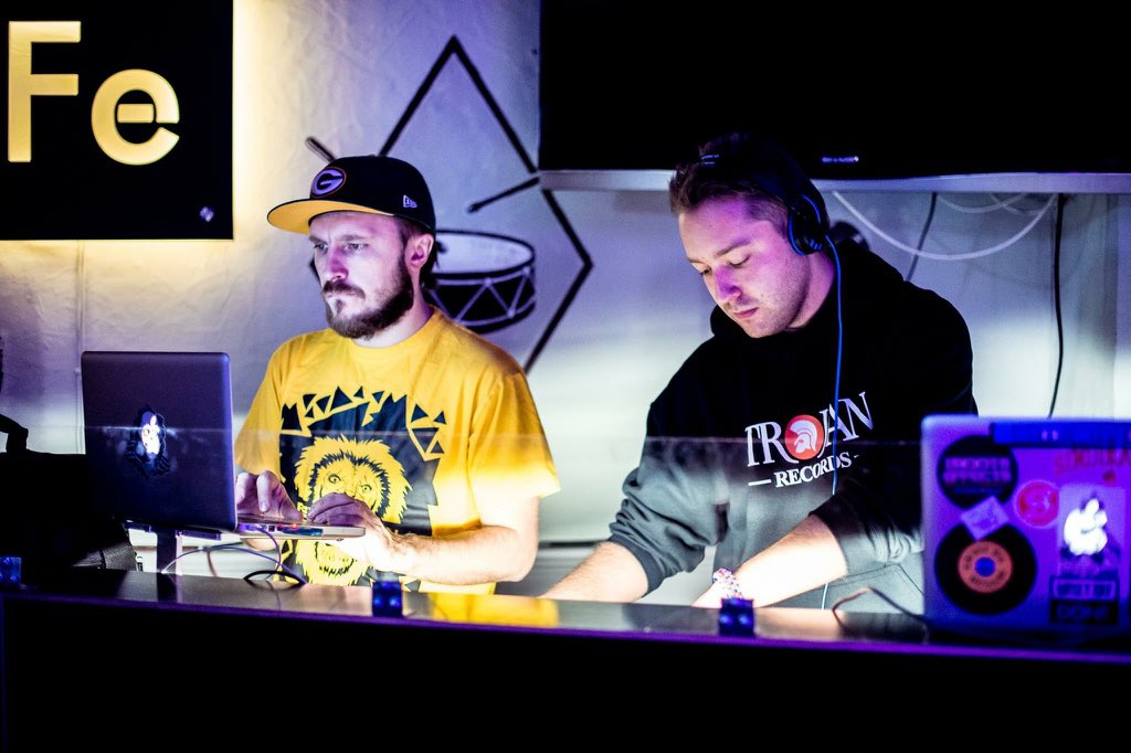 djmamania's tweet photo. Šiandien kartu su @e_roott lekiam į Šiaulius - mylimame Blic Bar'e švęsime Kalėdas
#reggaemeetshiphop #ringdialarm https://t.co/J39PjZrGa4