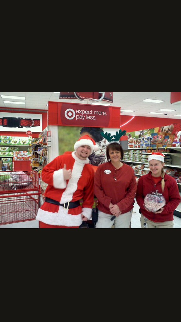 dustylee1987's tweet photo. Throwback from 5 years ago during my time as a flow TL, with my now POG TL.   #MerryChristmas #TargetFamily https://t.co/NHVSAkvwCE