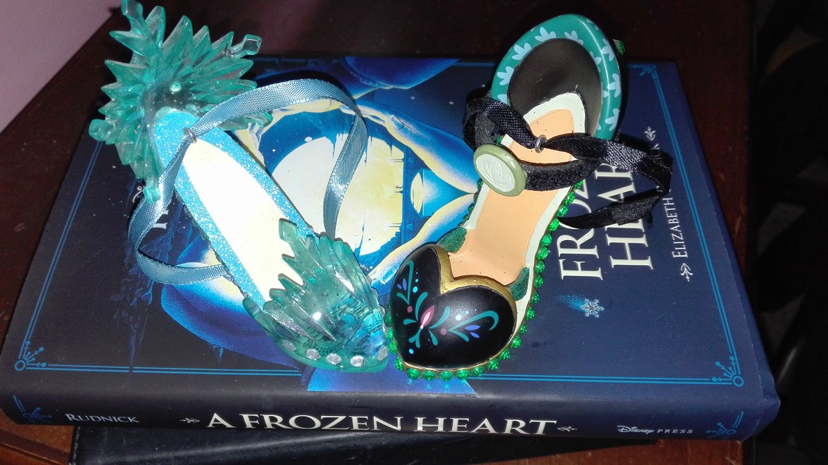 The5thSpirit's tweet photo. Feliz Navidad a todo el mundo 🎅 !!! #frozen #afrozenheart #MerryChristmas https://t.co/12y0aEd9ye