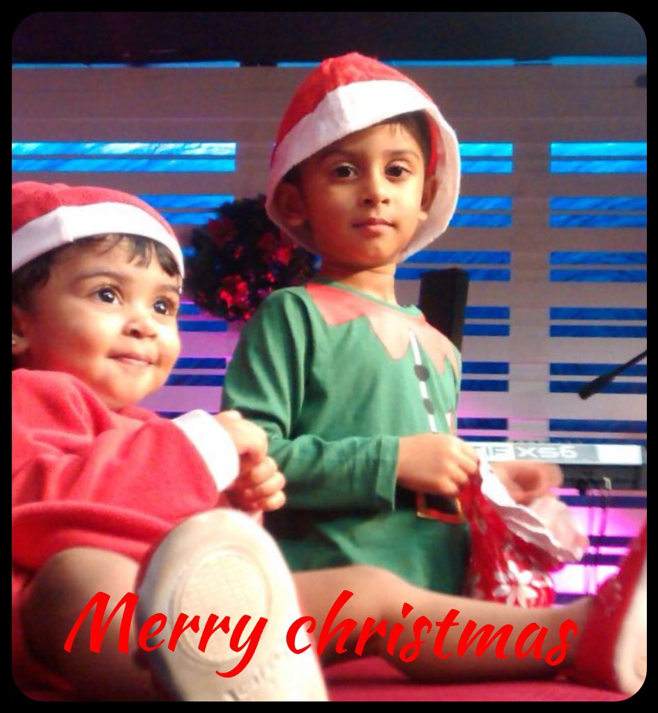 AEdinbaro's tweet photo. Merry Christmas https://t.co/h4R36E12xY