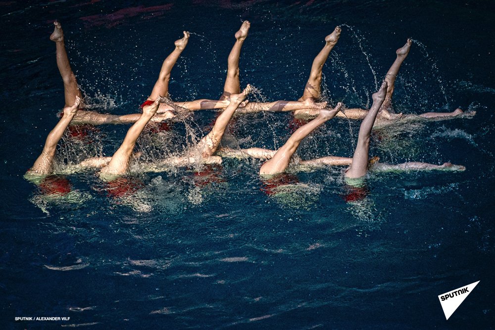 SputnikImages's tweet photo. Synchro swimming Olympic champions give a show: https://t.co/NdrJw4Dkxi https://t.co/CIzwEMZau1