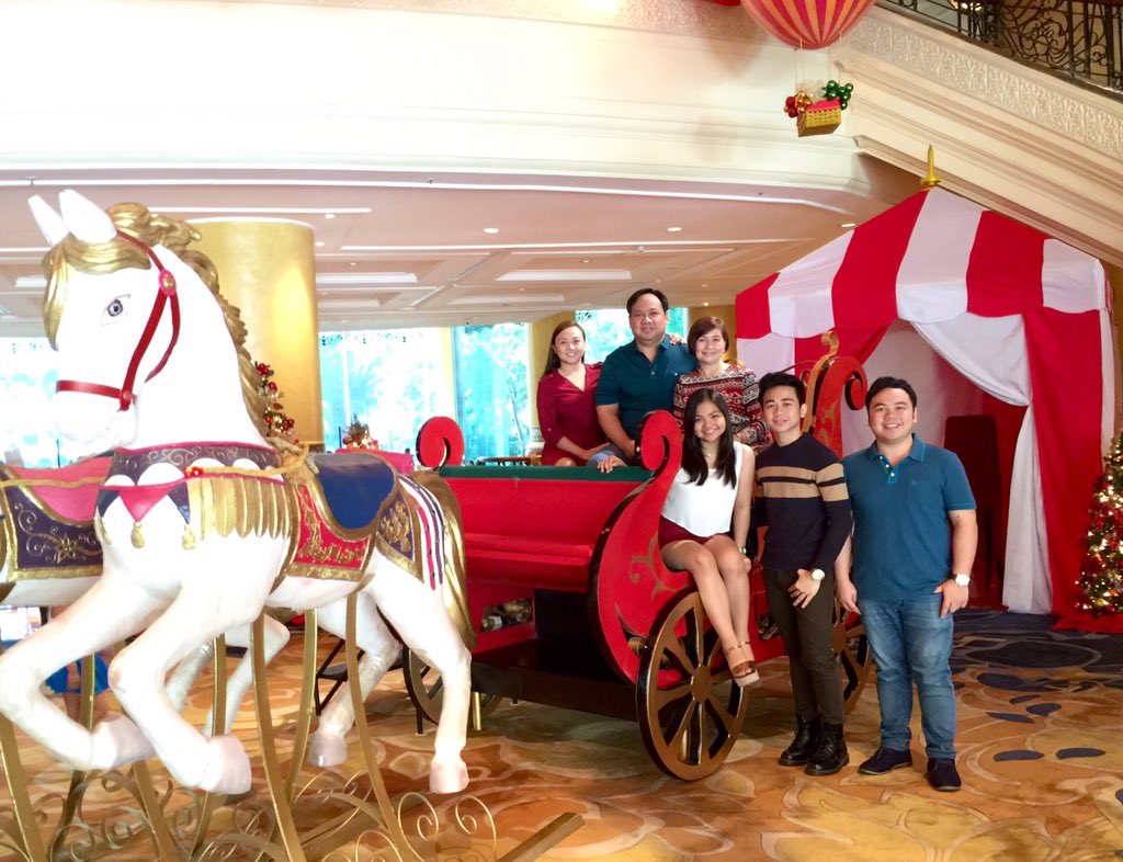_MicoCruz's tweet photo. Merry Christmas from my family!  @Micoholics @miconatics_ofl @MicosPrincess_x @MicoNationOffcl @TOPtrendsetter_ https://t.co/9rvkDnbl0q