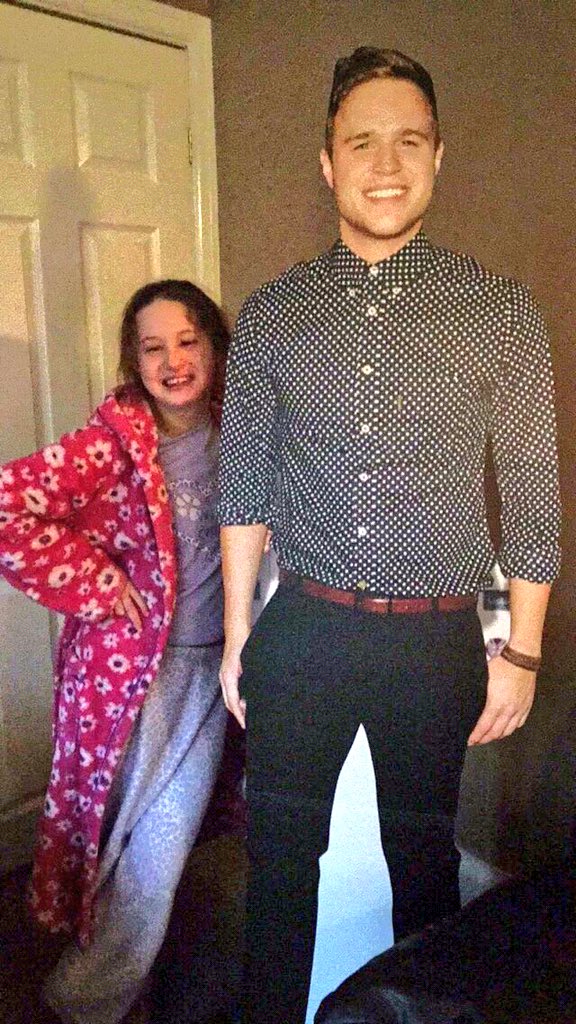 JasmineAstley's tweet photo. Merry Christmas @ollyofficial from your number 1 fan who wanted you to know you will be watching TV with her forever https://t.co/khLY77EZBa