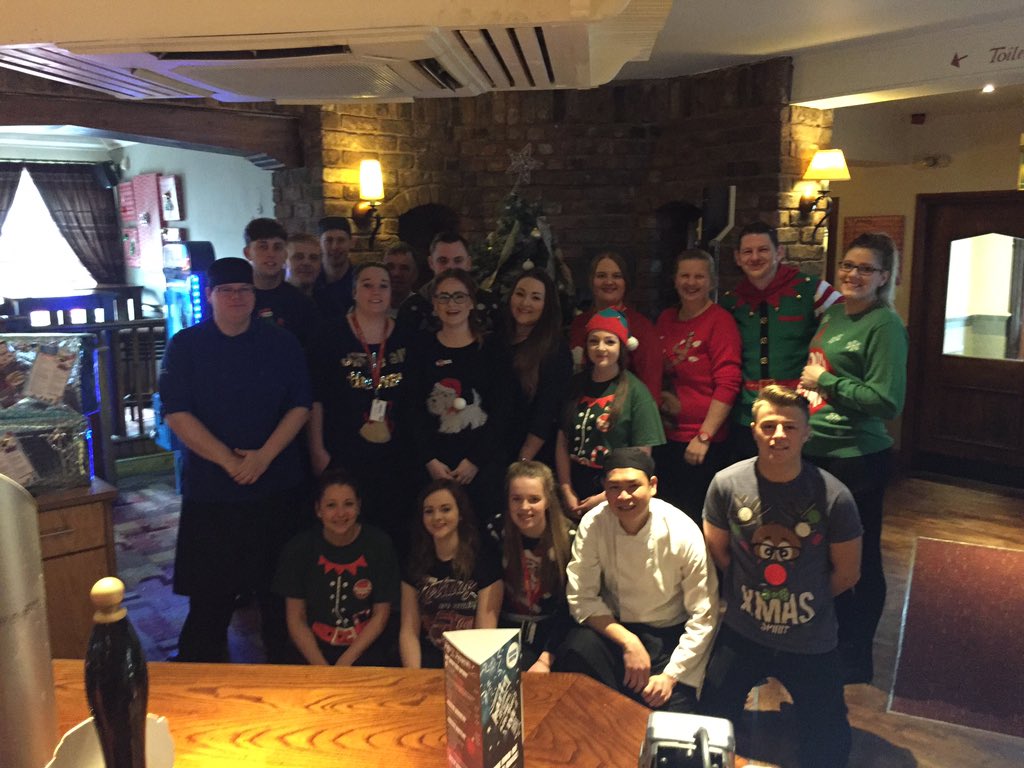 #merrychristmas <a href="/SpencerGraydon/">Spencer Graydon</a> @TizLouise <a href="/ZoeTomsett/">Zoe Tomsett</a> <a href="/afon_conwy/">Afon Conwy</a>