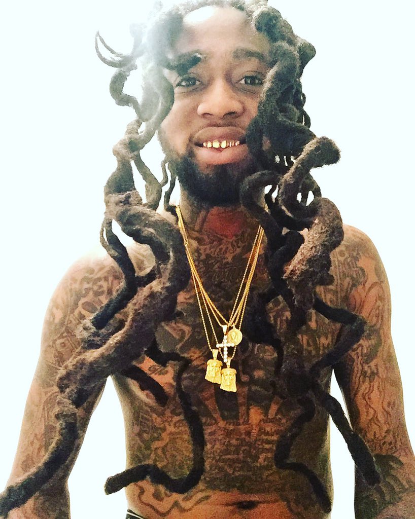 VandamBodyslam's tweet image. It's Chrimas Bih woke up &amp;amp; told her #ImHerGiftBih 😏😂
🎅🏿☃🎄🎁💰💎✅✅
#pcclostkeyfamily #merry #Xmas #HappyHolidays