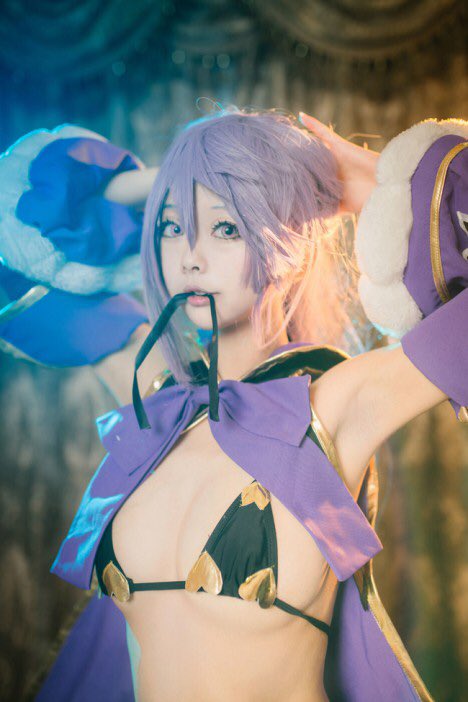 Oztenga's tweet photo. Bikini Magic Girl! #BikiniChristmas #bikiniathlete #Magic #Wizards #cosplay #ChristmasEve #Magicfest #Xmas #xmas2015 https://t.co/phqAtxV2u5