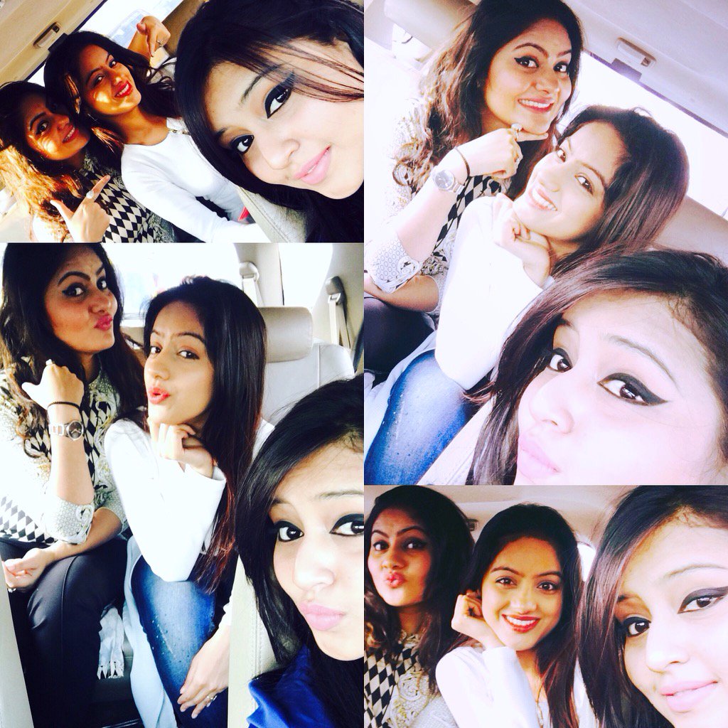 deepikasingh150's tweet photo. #GirlsGang #Sisterlove #christmas🎄 #celeberation #ontheway  #Goingtowatch #thevaginamonologues 😜#Canvaslaughclub💃💃😜 https://t.co/rtWJb6IBOl