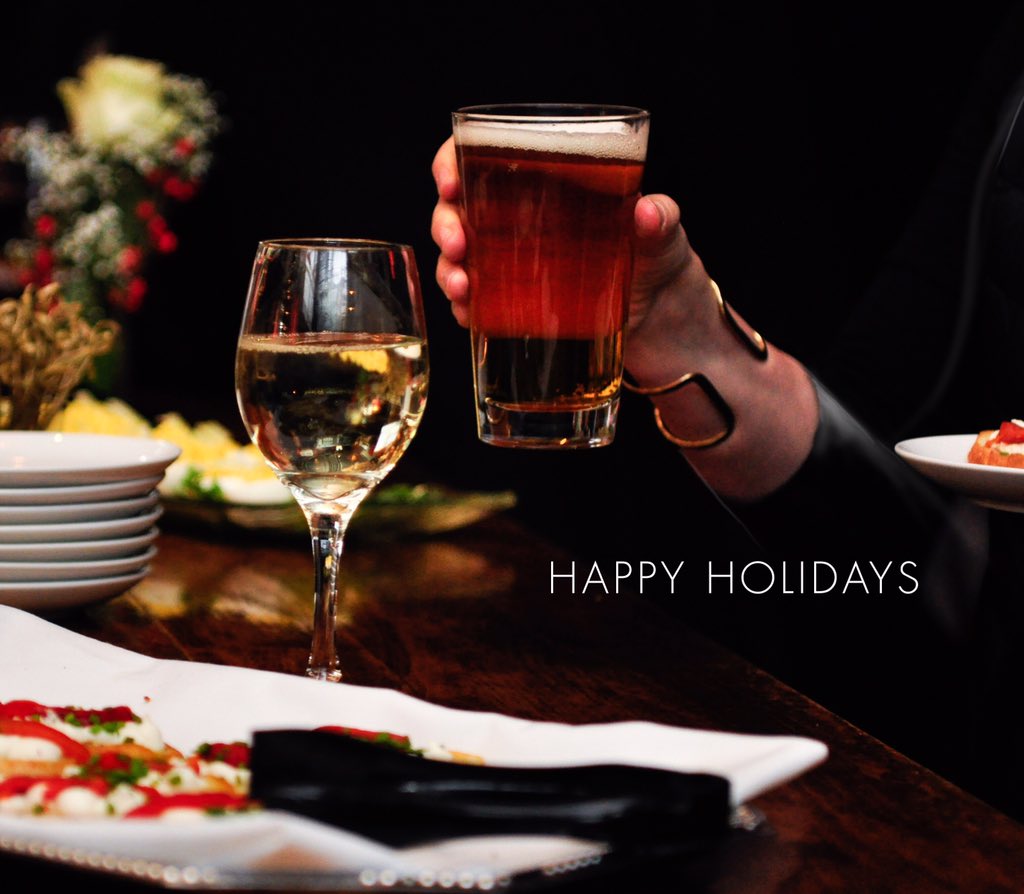 ps450nyc's tweet photo. Happy holidays everyone! ☺️ #christmas #drinks #food #bar #nyc #newyork #goodtimes #ps450 https://t.co/44eDYyXMVR