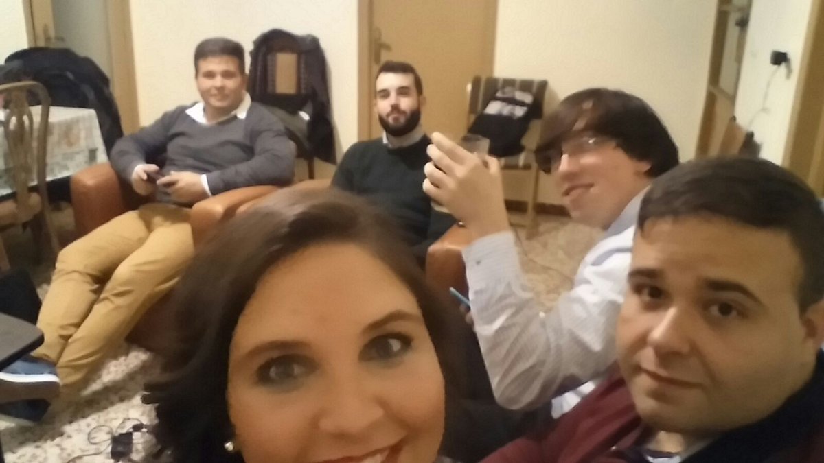 lorenaas90's tweet photo. Noche buena con los mejores, los de siempre😊...🎅🎄🎉🎊 @RAELO1987  @sergioveb @er_pitito https://t.co/knk928SFoL