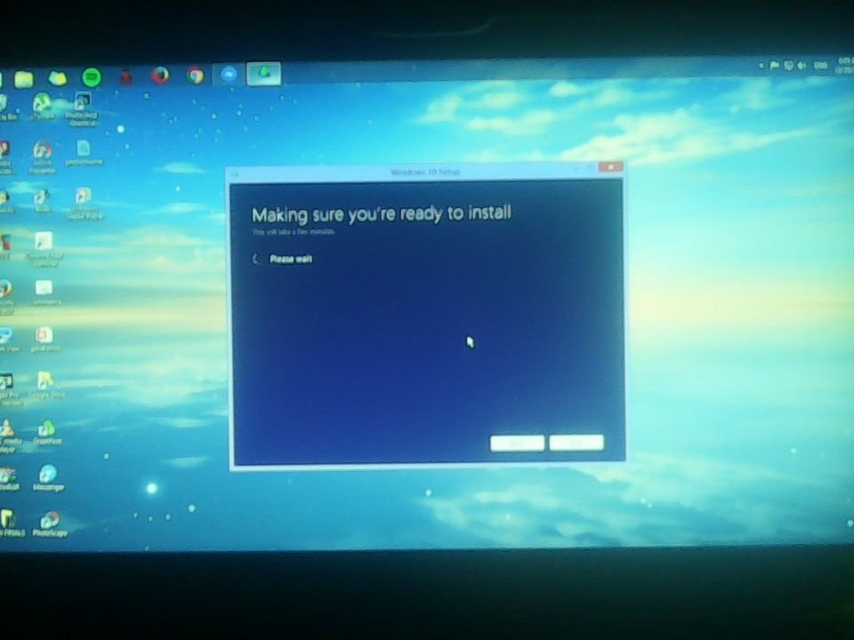 jetpiol's tweet image. Forever na umiikot tong please wait. Hahahahaha #windows10setup